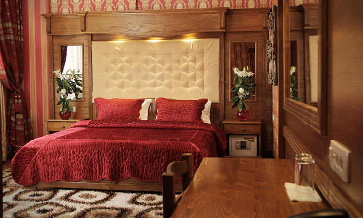 LUXURY ROOM